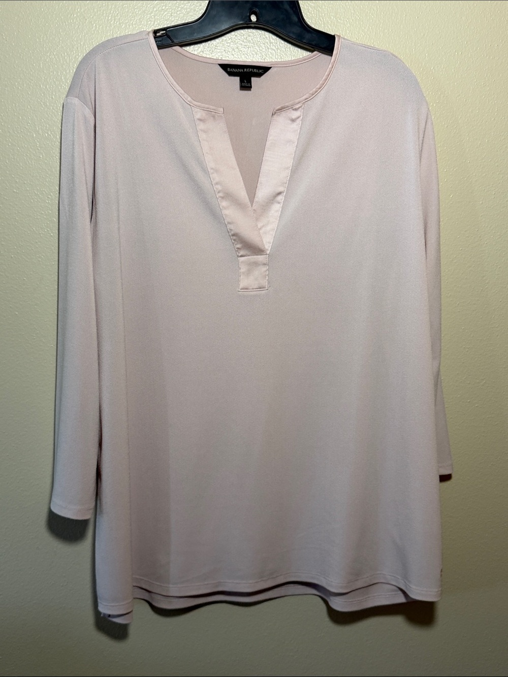 Banana Republic Pale Pink V-Neck Tunic Top
